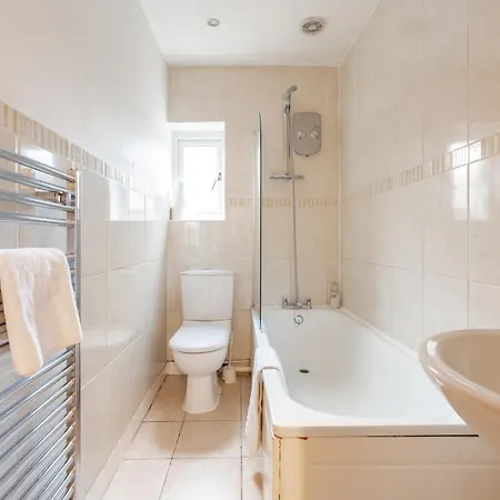 Brighstay 4 Bedroom House W Parking Sittingbourne Exterior photo