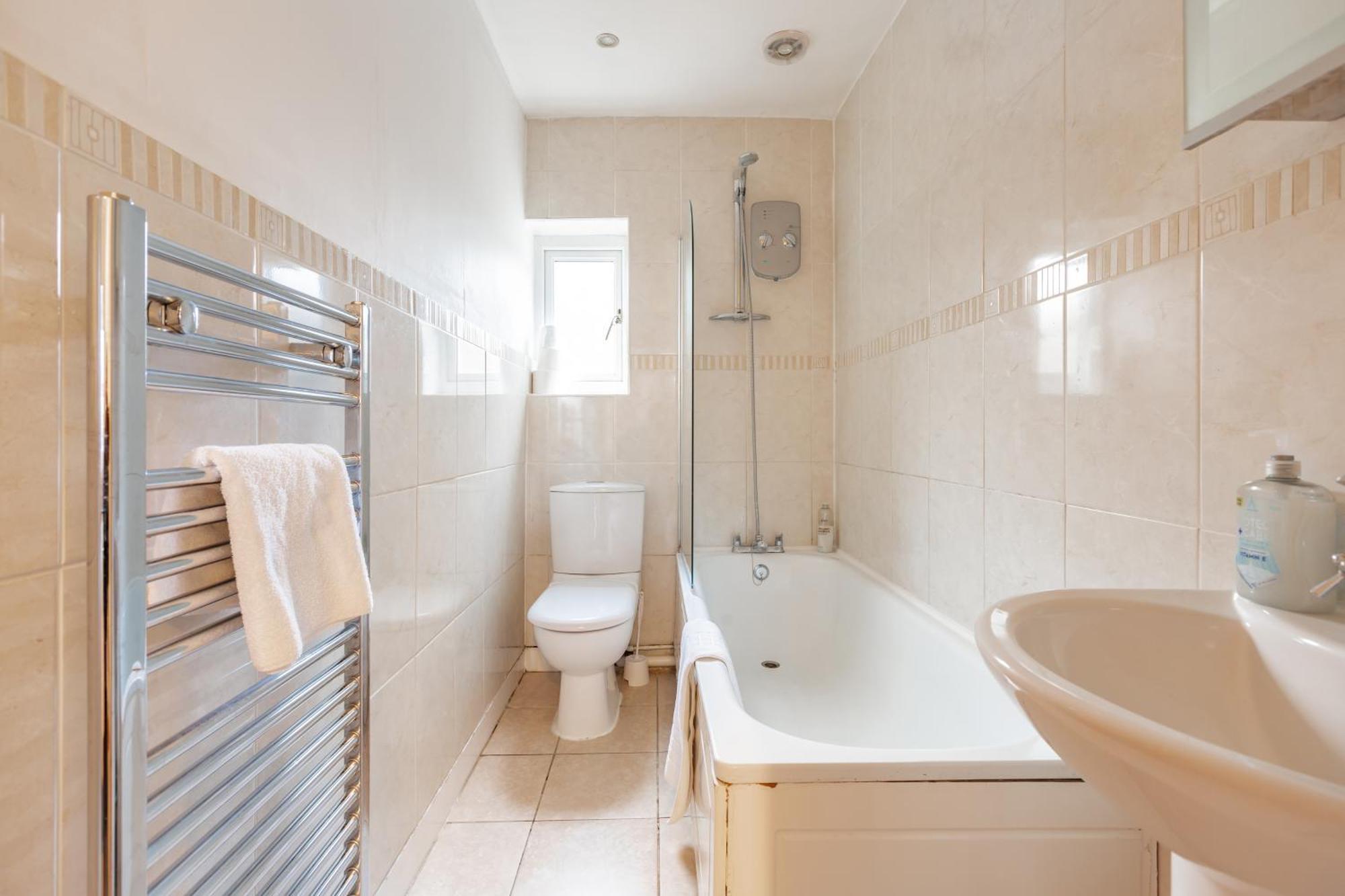 Brighstay 4 Bedroom House W Parking Holiday home