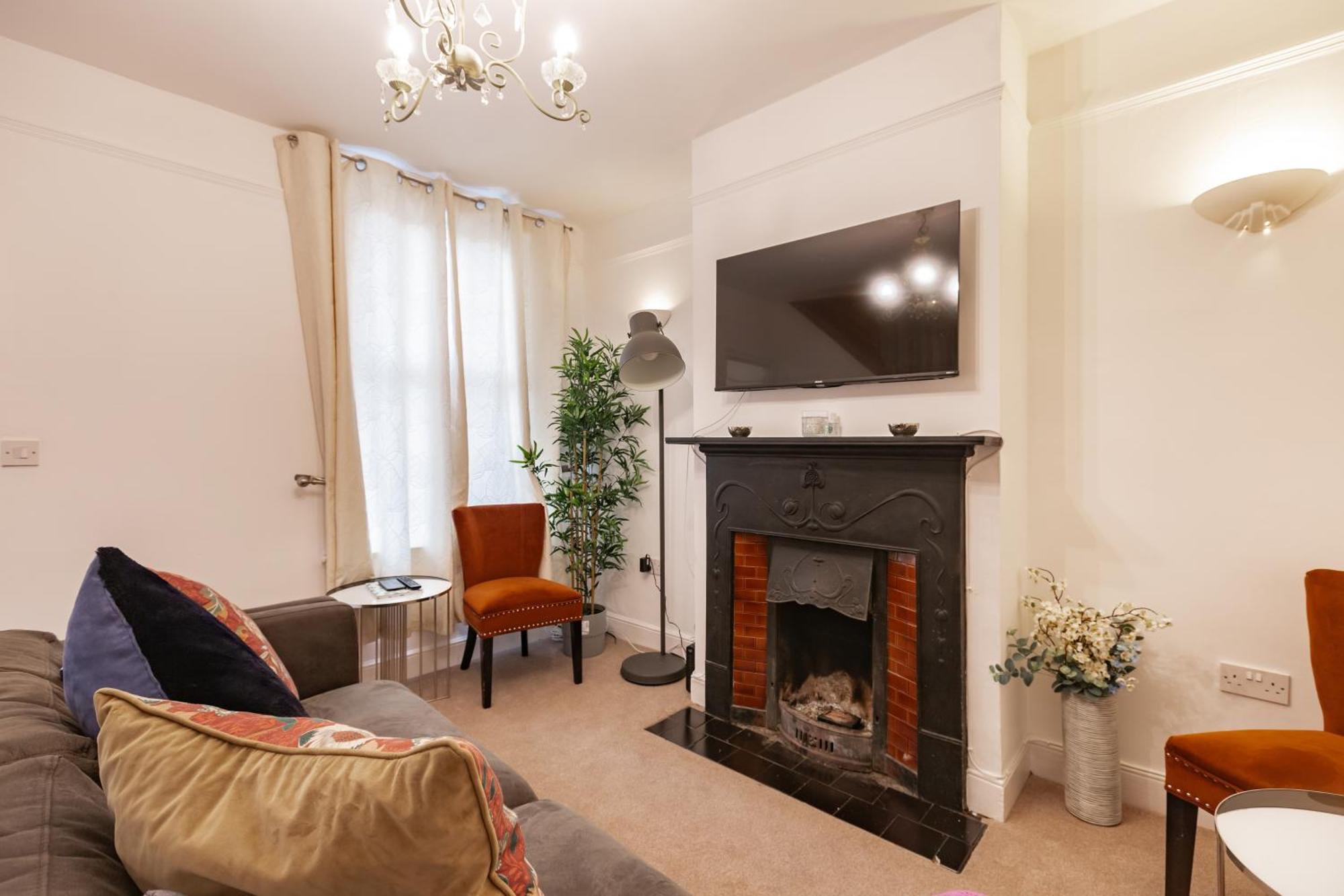 Brighstay 4 Bedroom House W Parking * Sittingbourne